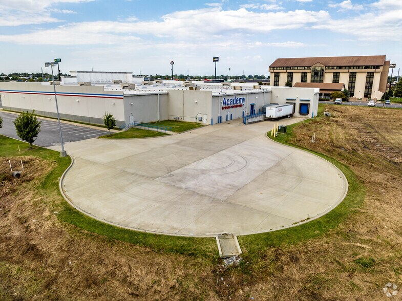 More Photos Of 150 McBride Ln, Paducah Freestanding For Sale