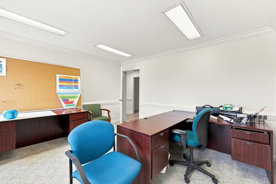 More Photos Of 1708 S Mebane St, Burlington Office For Sale