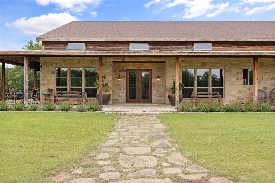 More Photos Of 1904 Floyd Rd, Weatherford Specialty For Sale