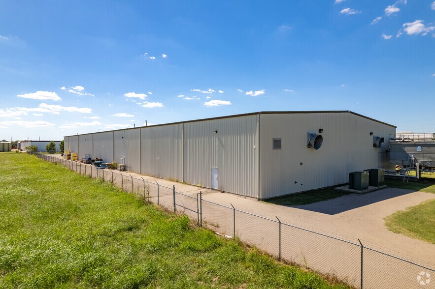 More Photos Of 2810 S West St, Wichita Manufacturing For Sale