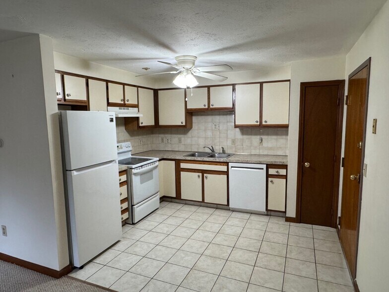 More Photos Of 6 8 12-14 Rosemont Terrace and 50-68 Woonasquatuck, Providence Apartments For Sale