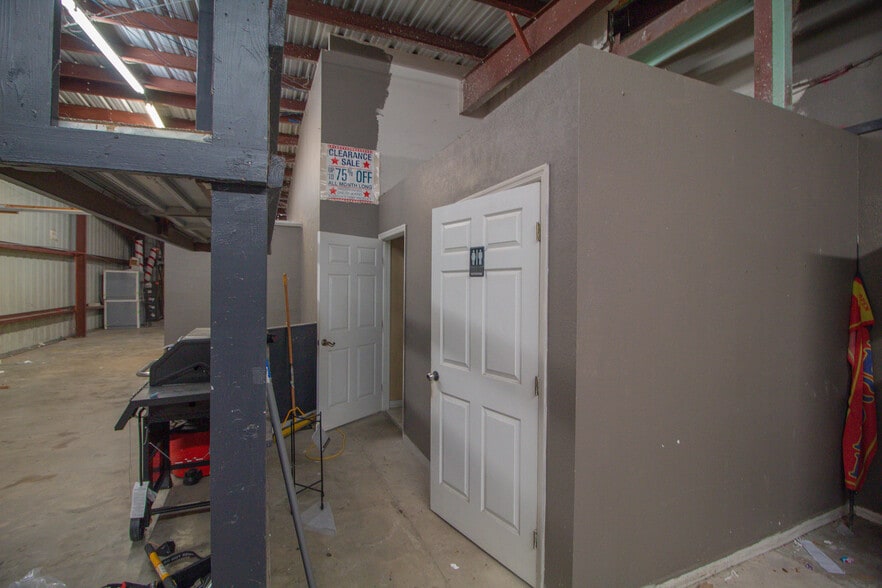 More Photos Of 17 Hickory St, Arcadia Storefront Retail Office For Sale