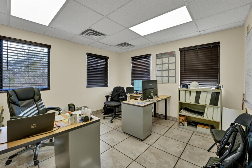 More Photos Of 100 Meco Ln, Oak Ridge Warehouse For Lease