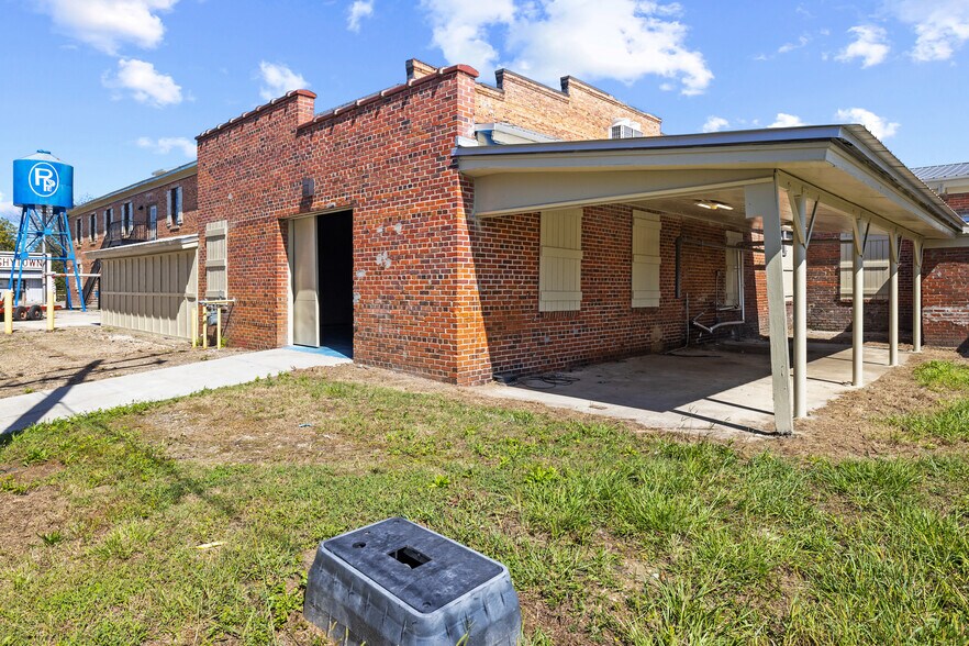 More Photos Of 122 E Laurel St, Mullins Industrial For Sale