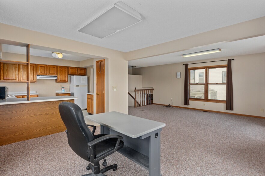 More Photos Of 902 W Union Ave, Litchfield Office For Sale