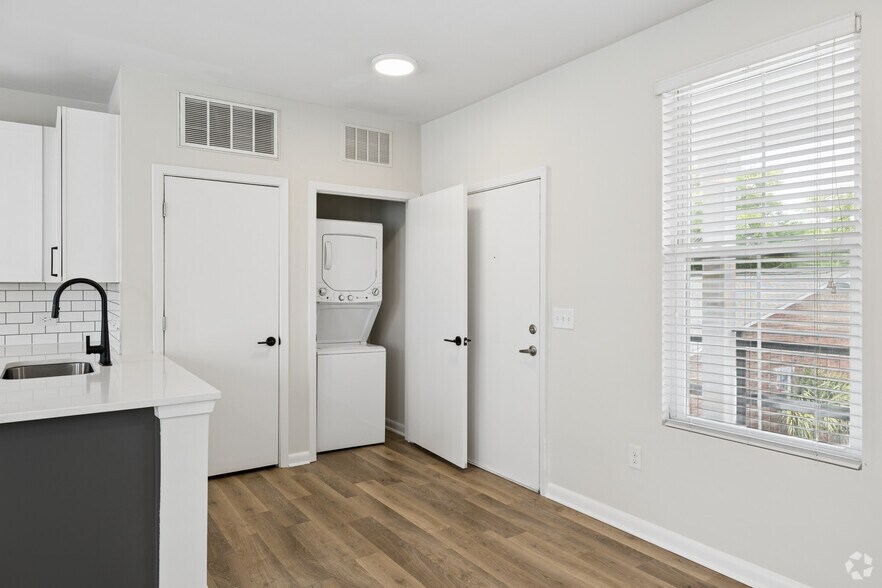 More Photos Of 725-735 Coleman Blvd, Mount Pleasant Apartments For Lease