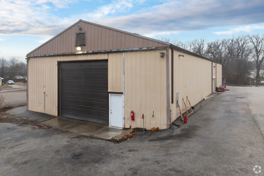 More Photos Of 916 Tonsor Rd, Alton Warehouse For Sale
