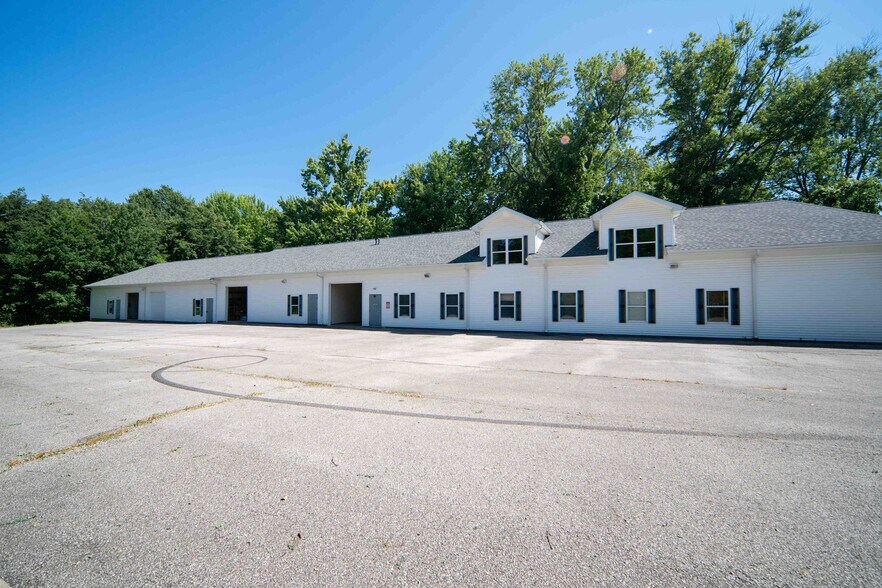 More Photos Of 3375 Blackmore Rd, Perry Light Manufacturing For Sale
