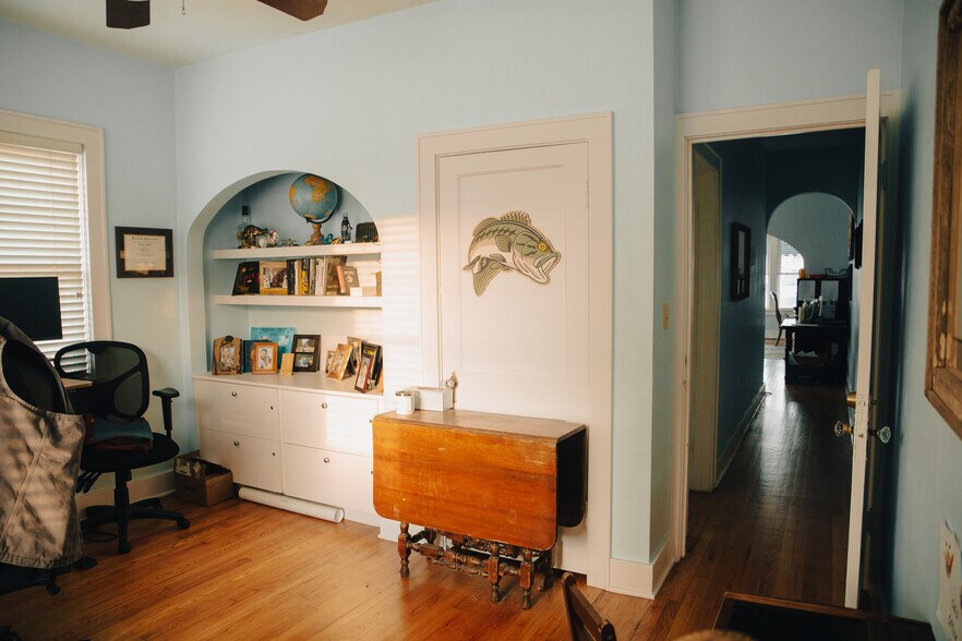 More Photos Of 355 N College Ave, Fayetteville Office For Sale