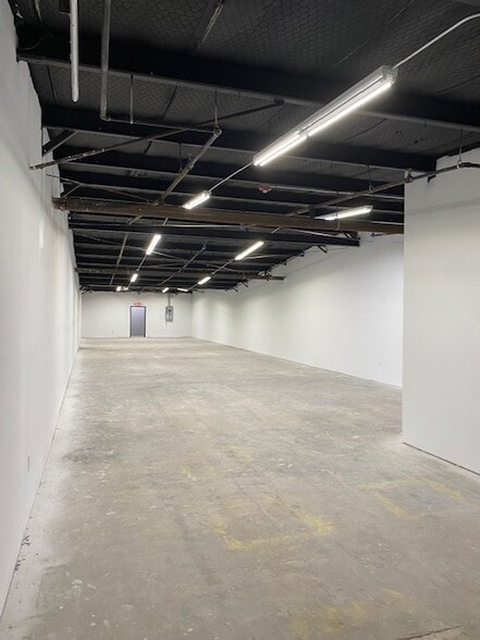 More Photos Of 140 Palm St NE, Live Oak Manufacturing For Lease