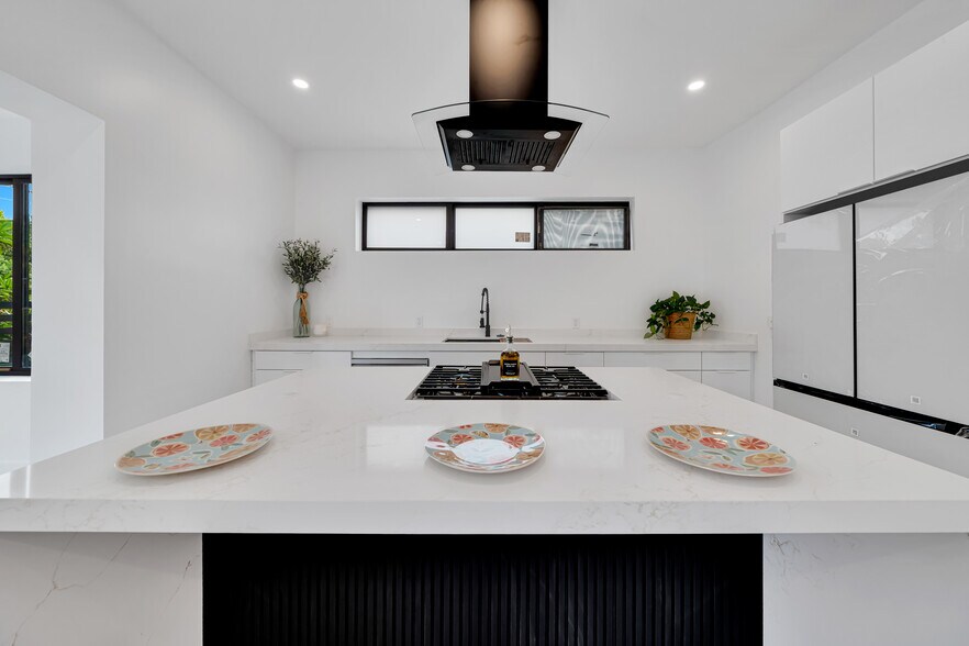 More Photos Of 1370 SW 5th St, Miami Apartments For Sale