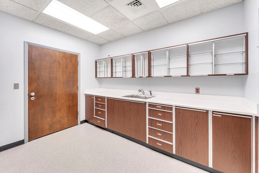 More Photos Of 99 Dutch Hill Rd, Orangeburg Medical For Sale