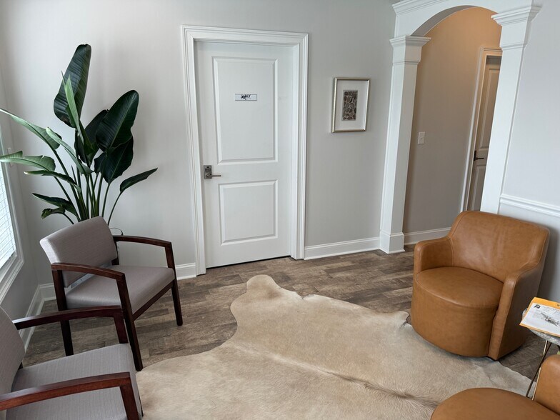 More Photos Of 110 Samaritan Dr, Cumming Office For Sale