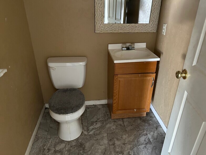 More Photos Of 1006 Spur 515 St, Navasota Restaurant For Lease