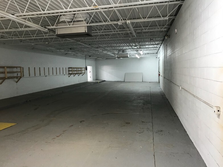 More Photos Of 9600-9720 Warwick Blvd, Newport News Unknown For Lease