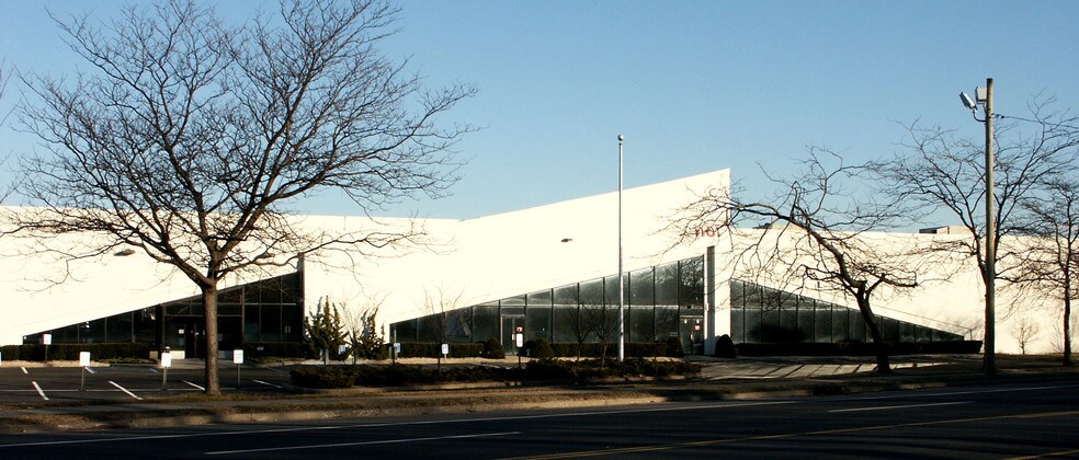 More Photos Of 1101 Lakeland Ave, Bohemia Manufacturing For Lease