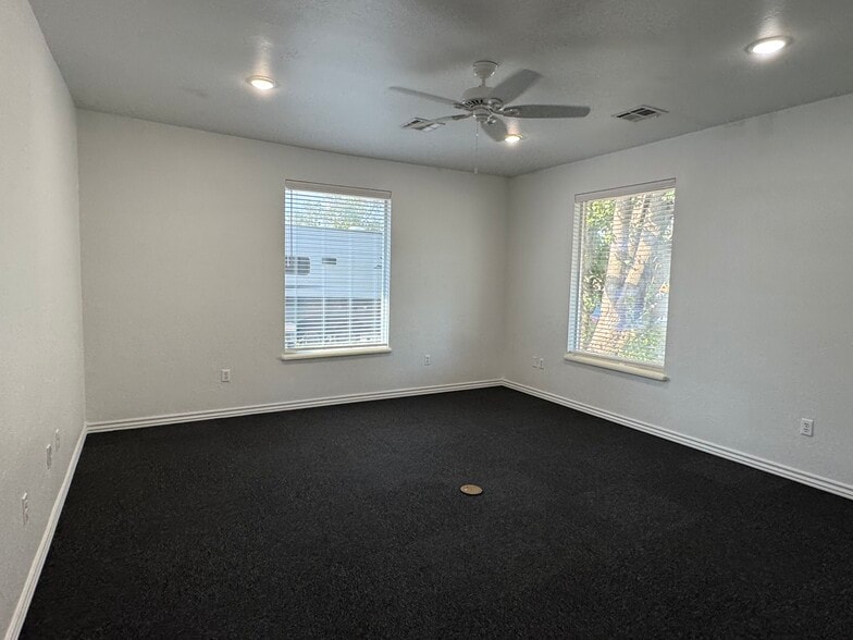 More Photos Of 817 Irish Ln, Edmond Office For Lease