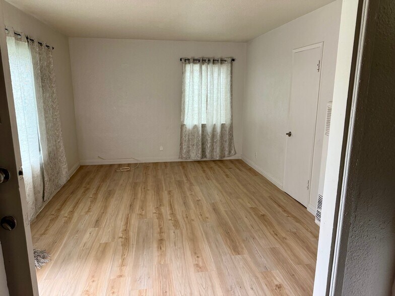 More Photos Of 695 W 17th St, San Bernardino Apartments For Sale