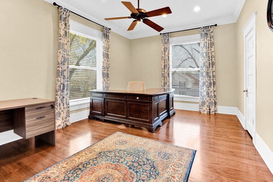 More Photos Of 313 E Charnwood St, Tyler Office For Lease