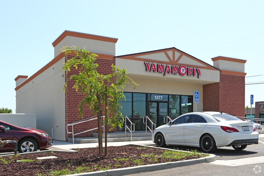 More Photos Of 1377 W El Monte Way, Dinuba Restaurant For Lease