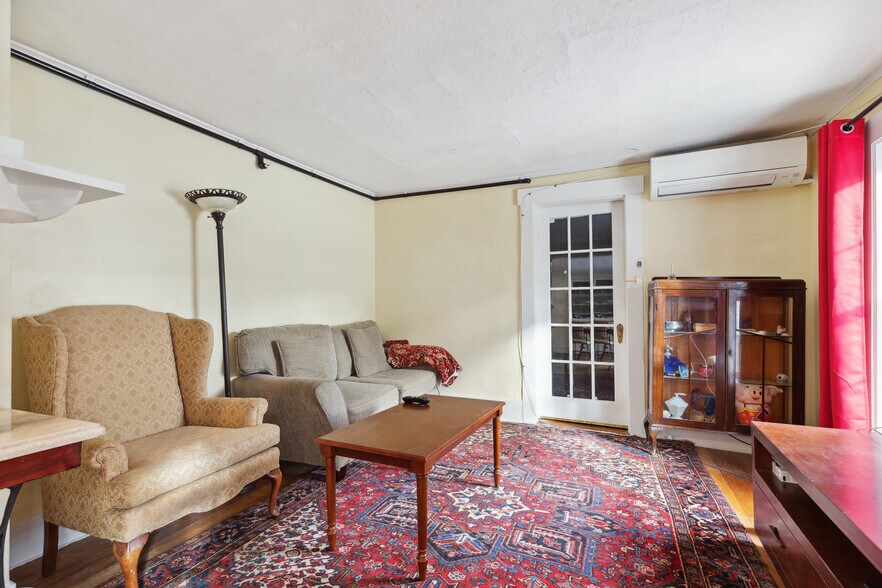 More Photos Of 67 Pleasant View Rd, Bradford Hotel For Sale