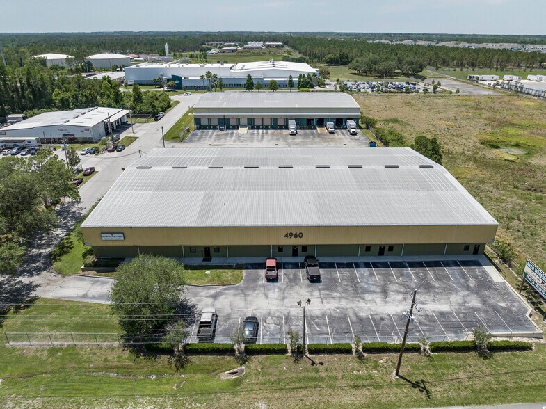 More Photos Of 4960 E Lakeland Commerce Pky, Lakeland Flex For Lease