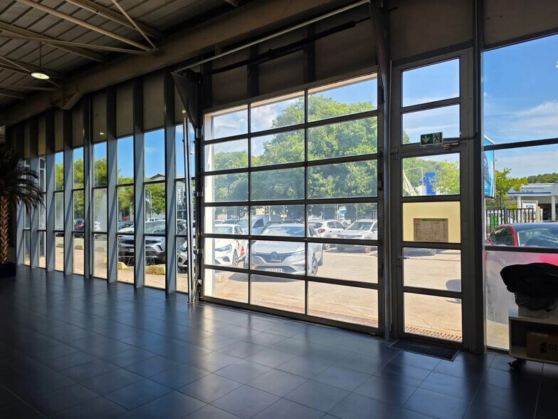 More Photos Of 14 Avenue José Nobre, Martigues Flex For Lease