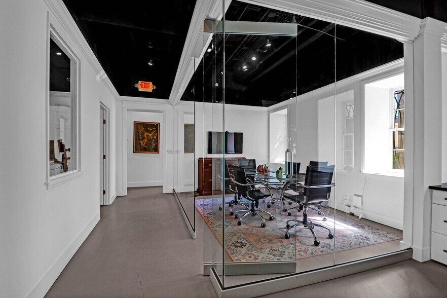 More Photos Of 182-184 E Bay St, Charleston Storefront Retail Office For Sale