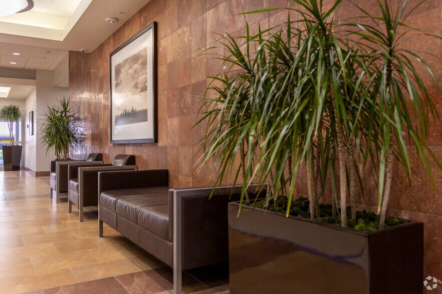 More Photos Of 17450 St. Lukes Way, The Woodlands Medical For Lease