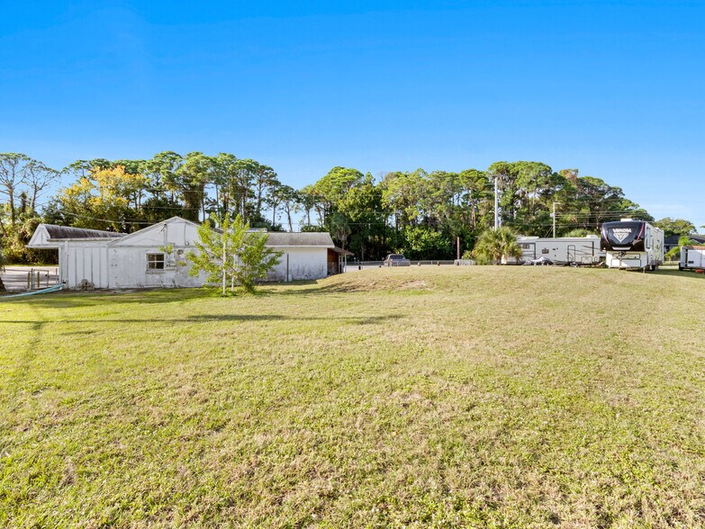 More Photos Of 1310 S Tropical Trl, Merritt Island General Retail For Sale