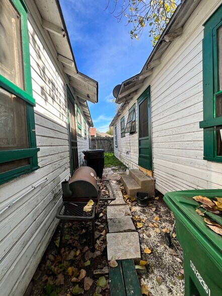 More Photos Of 2601 Lucinda St, Houston Apartments For Sale