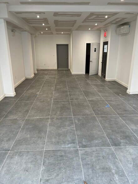 More Photos Of 861 Wyckoff Ave, Ridgewood Storefront For Lease
