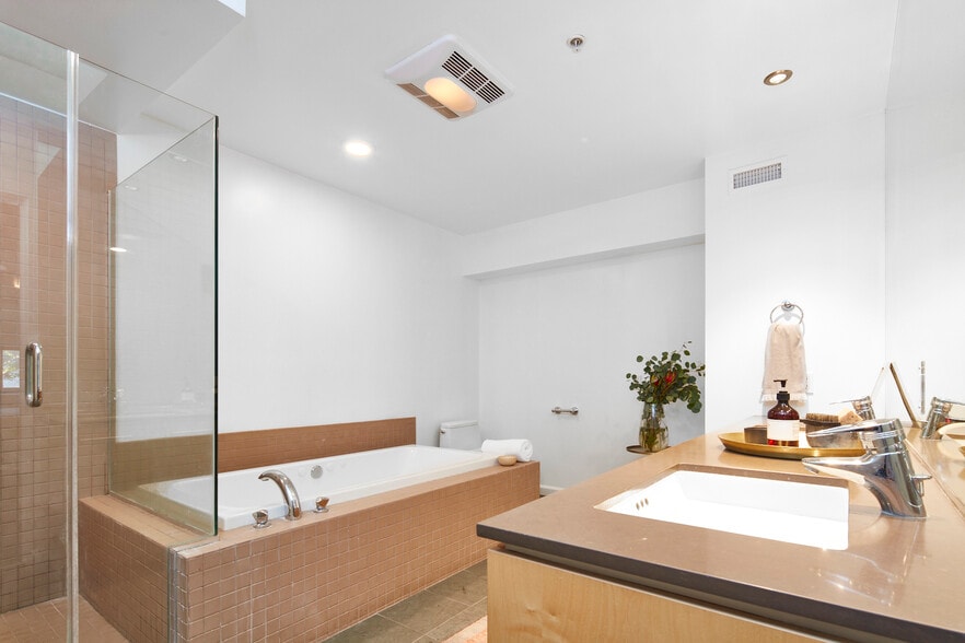 More Photos Of 2100 Abbot Kinney Blvd, Venice Office For Lease