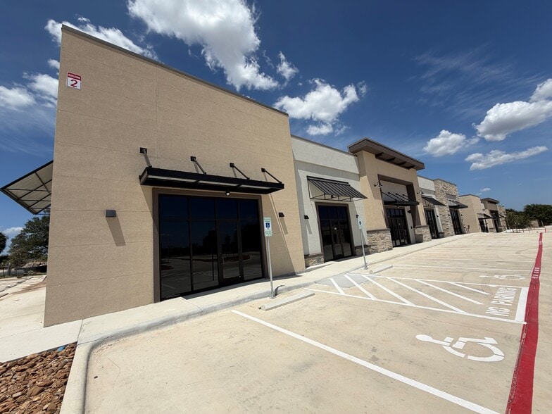 More Photos Of 1012 Municipal Dr, Leander Unknown For Lease