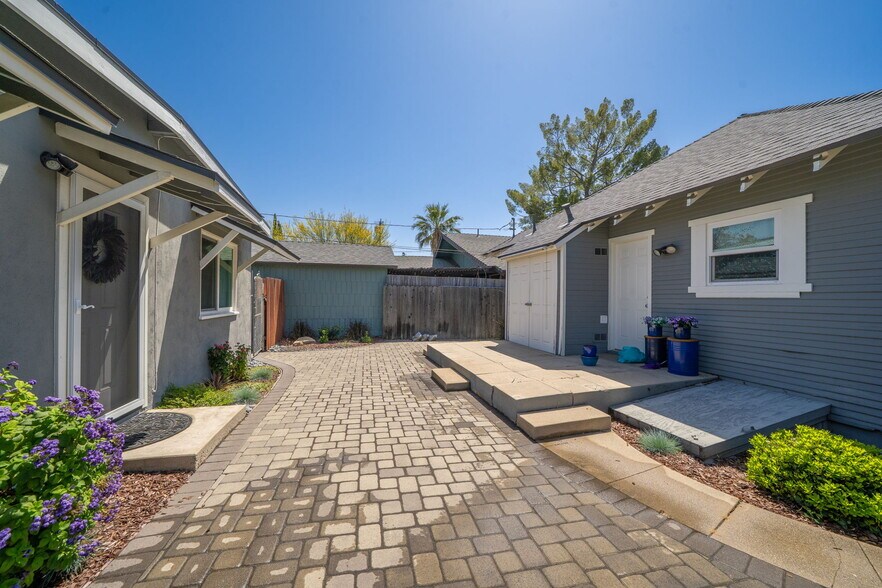 More Photos Of 124 N Vista Bonita Ave, Glendora Apartments For Sale