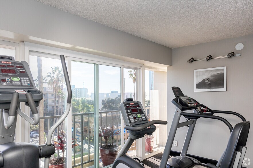More Photos Of 415-425 Washington Blvd, Marina Del Rey Apartments For Lease