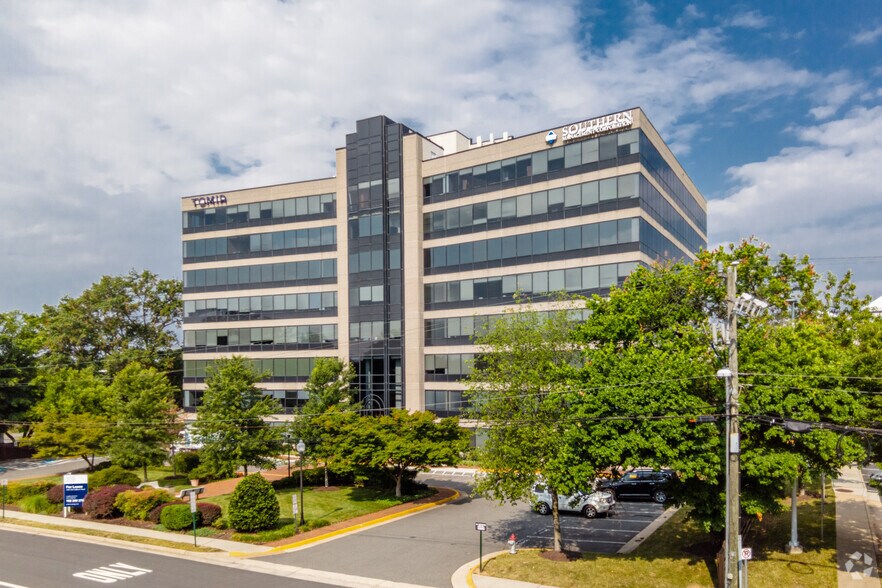 More Photos Of 1950 Old Gallows Rd, Vienna Office For Lease