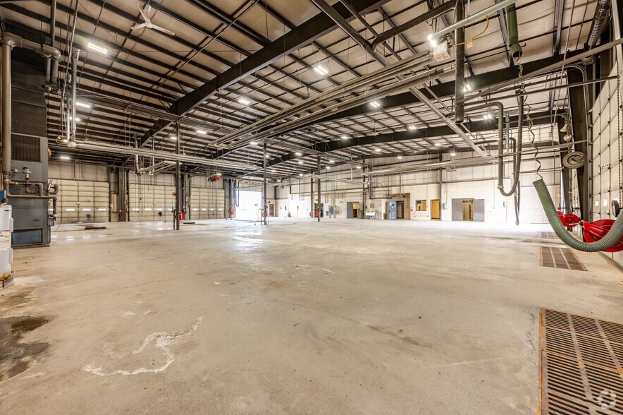 More Photos Of 4201 W Morris St, Indianapolis Service For Sale