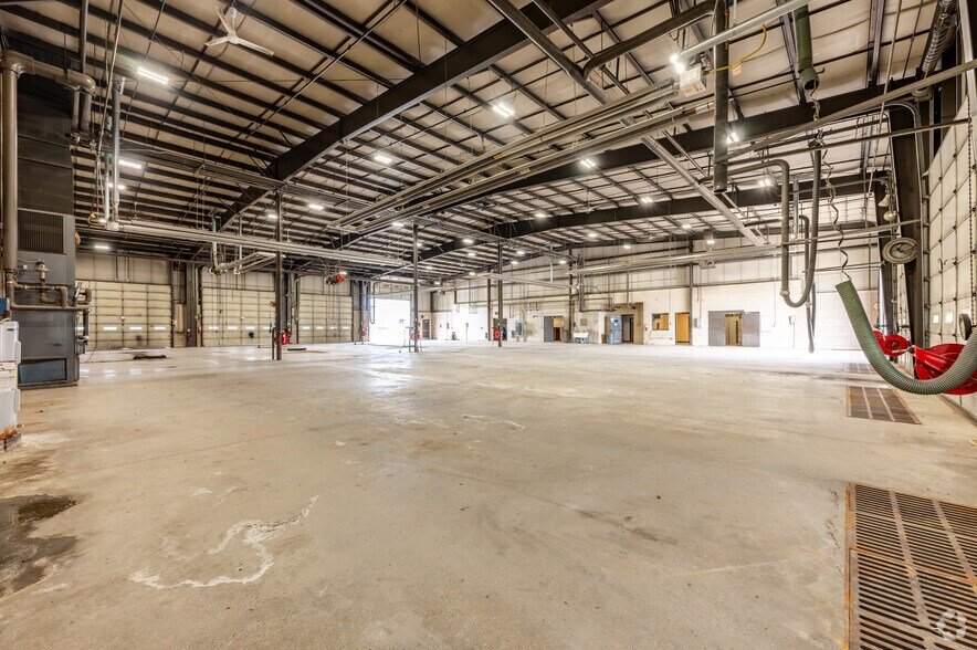 More Photos Of 4201 W Morris St, Indianapolis Service For Lease
