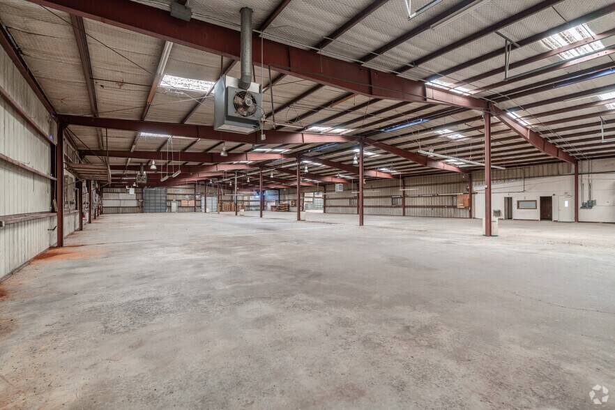 More Photos Of 2324 W Reagan St, Palestine Warehouse For Sale