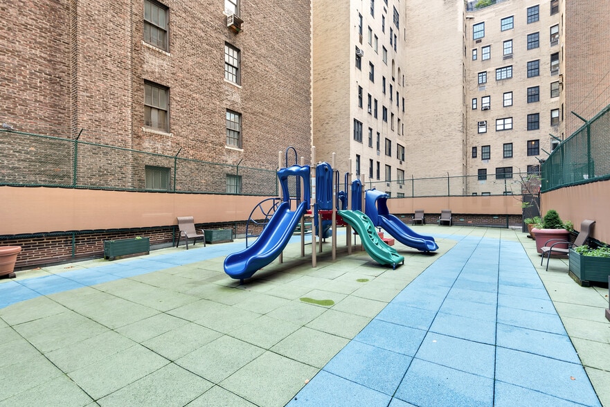 More Photos Of 106 E 86th St, New York Schools For Lease