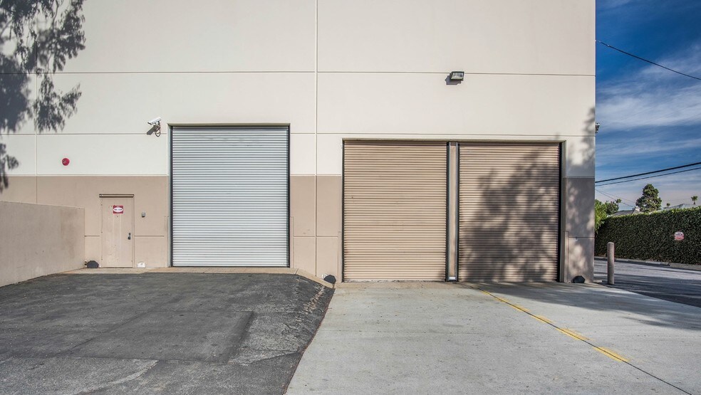 More Photos Of 2520 Mira Mar Ave, Long Beach Warehouse For Lease