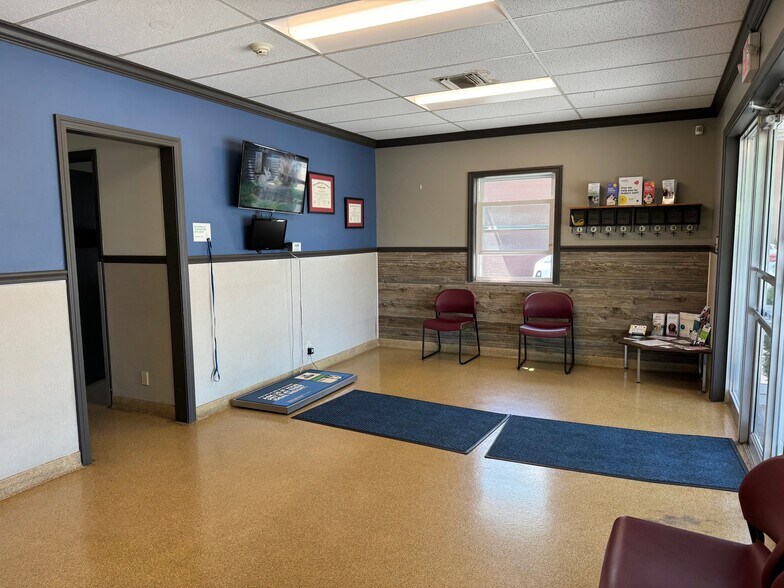 More Photos Of 10545 Northfield Rd, Northfield Veterinarian Kennel For Sale