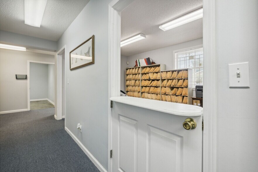 More Photos Of 2762 Dunn Ave, Jacksonville Office For Sale