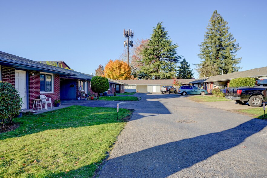 More Photos Of 1049 SE Walnut St, Hillsboro Apartments For Sale