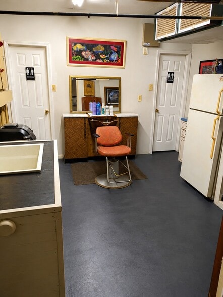 More Photos Of 531 Oak Dr, Lexington Auto Dealership For Sale