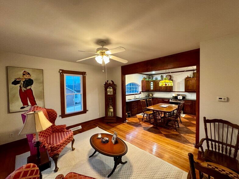 More Photos Of 1011 Market St, Hermann General Retail For Sale