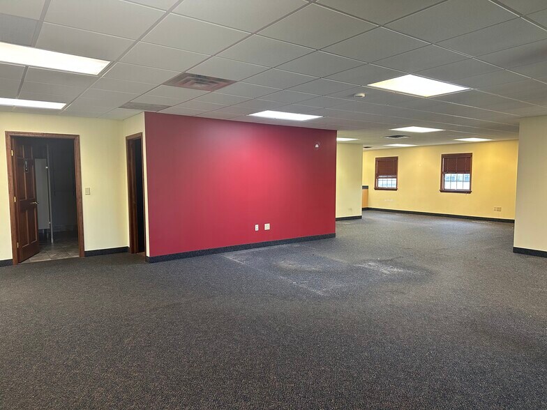 More Photos Of 6010 Drott Dr, East Syracuse Flex For Sale