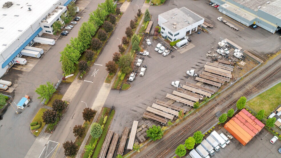 More Photos Of 7025 N Leadbetter Rd, Portland Service For Lease