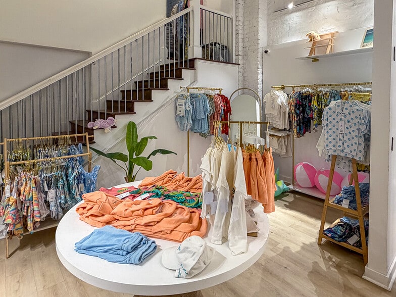 More Photos Of 345 King St, Charleston Storefront Retail Office For Lease